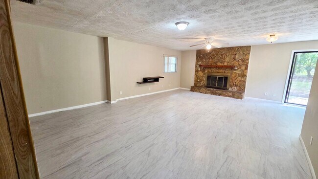 Building Photo - 4447 Melvin Cir W