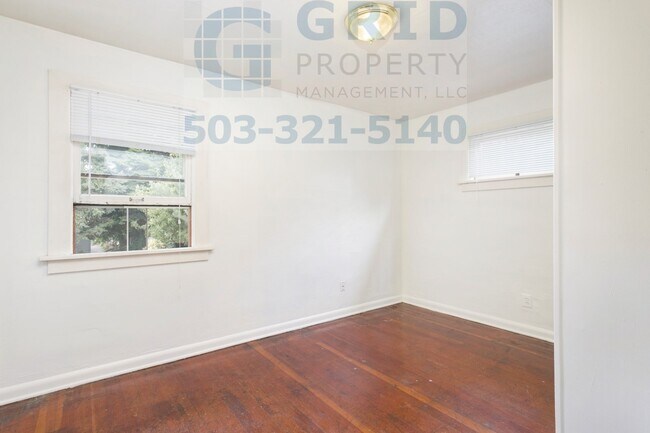 Building Photo - Charming 2 Bedroom Bungalow Available in Northeast Portland!