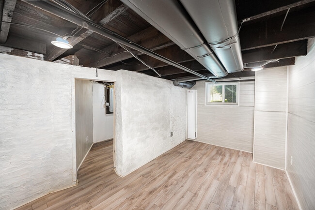 Building Photo - 226 Clifton Ave