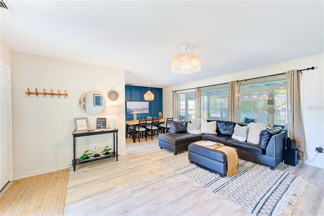 Building Photo - 14283 Sharon Dr