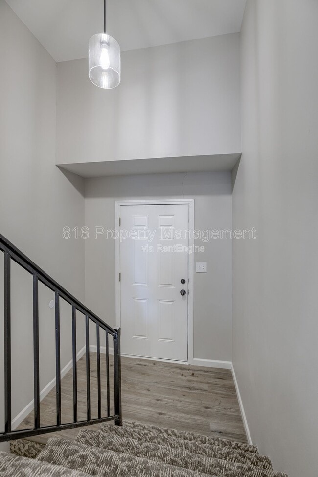 Building Photo - 1103 E Sea Ave