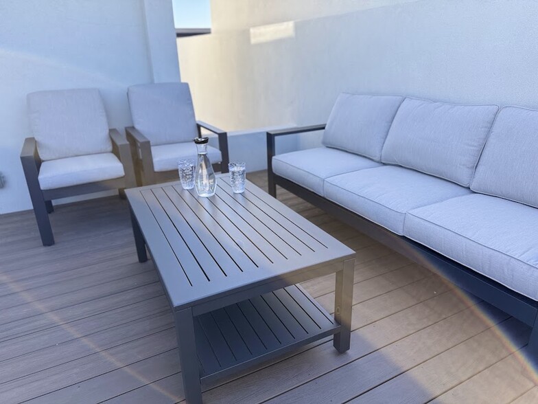 Rooftop Deck - 4220 N 32nd St