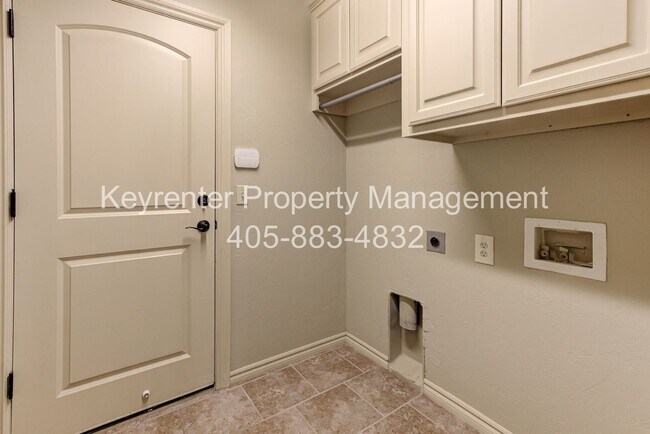 Building Photo - * * * $250 Move-in Special * * * Charming 3-Bedroom / 2-Bathroom Home! * * * $250 Move-in Special...