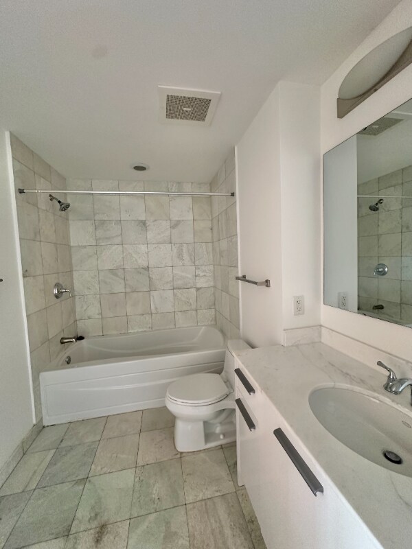 Building Photo - 1060 Brickell Ave