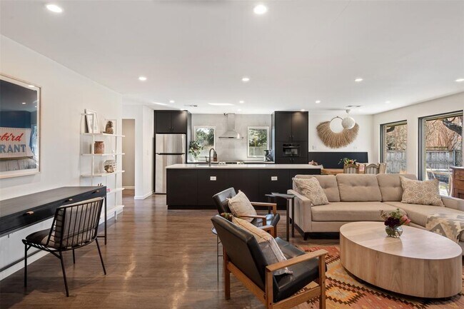 Building Photo - 6805 Western Oaks Blvd