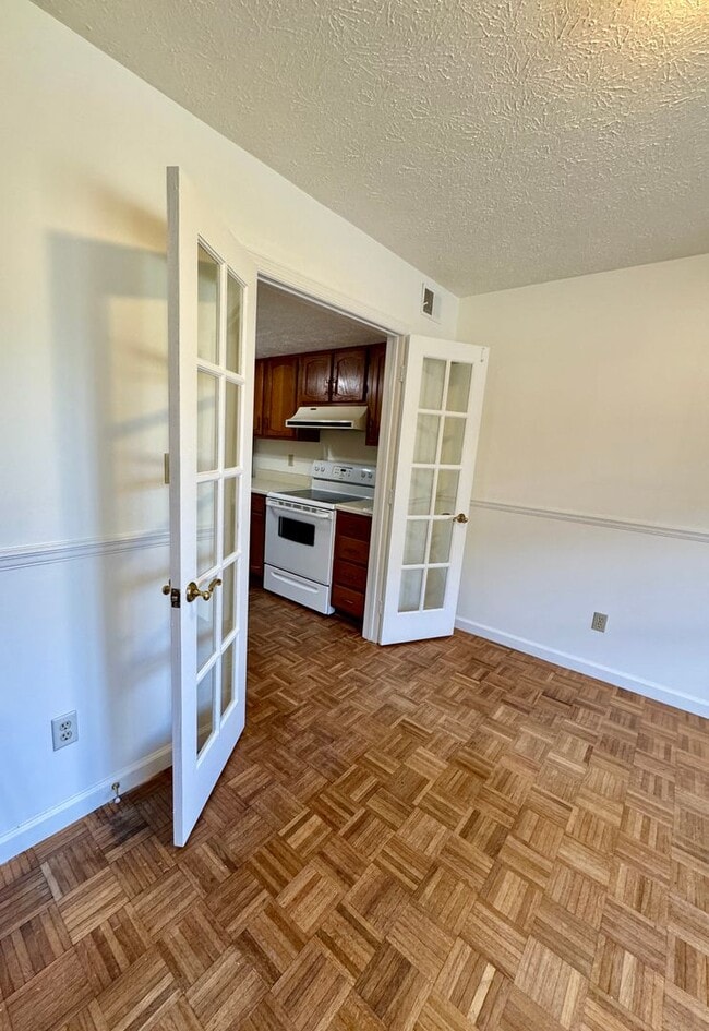 Building Photo - 3 bed/2.5 bath Townhouse near Med Center a...