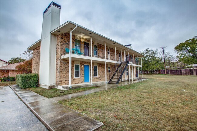 Building Photo - 3825 Camelot St