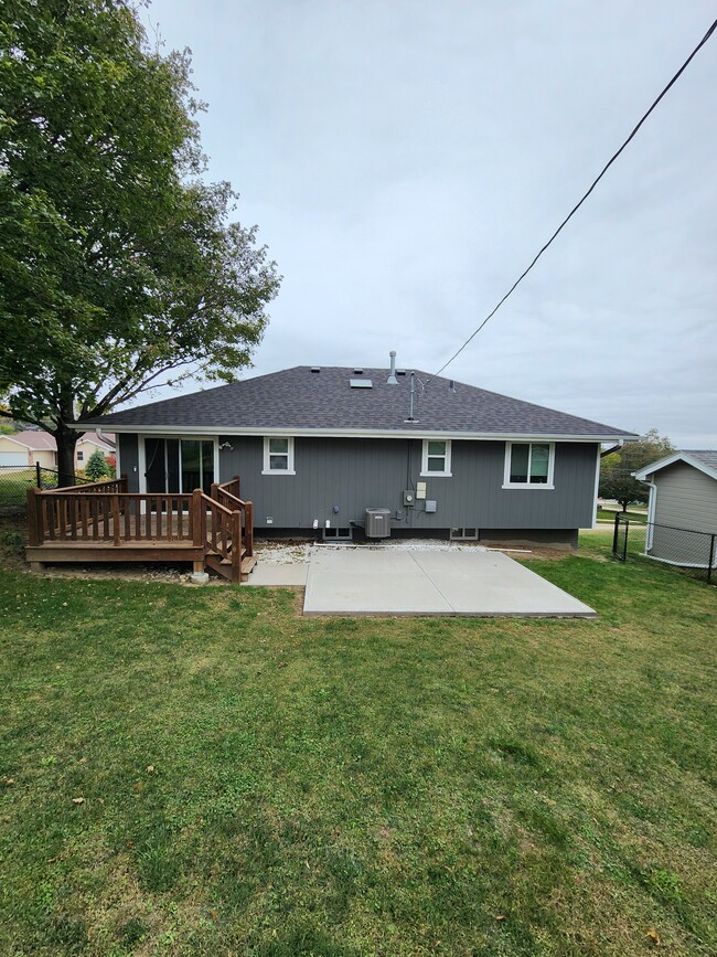 Building Photo - 5716 Hascall St