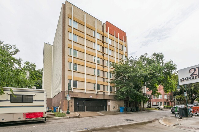 Building Photo - Deluxe Room - West Campus