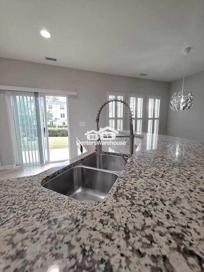 Building Photo - Beautiful 3-bedroom townhome in North Rale...