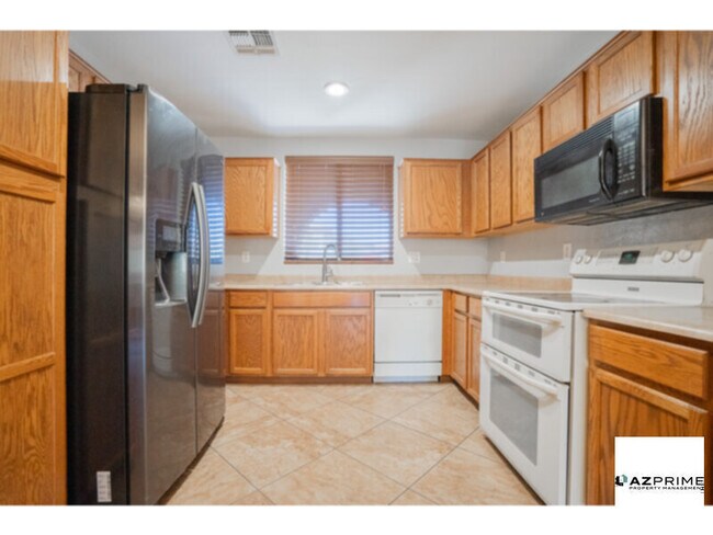 Building Photo - Beautiful 3/2 Phoenix House Near Cesar Cha...