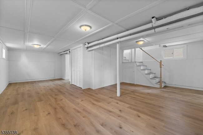 Building Photo - 147 Page Ave