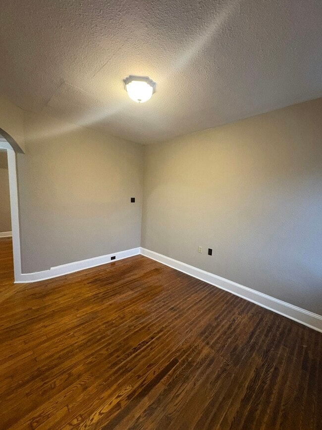 Building Photo - 509 Monroe Ave