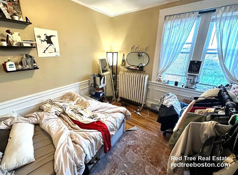 Building Photo - 68 Egmont St