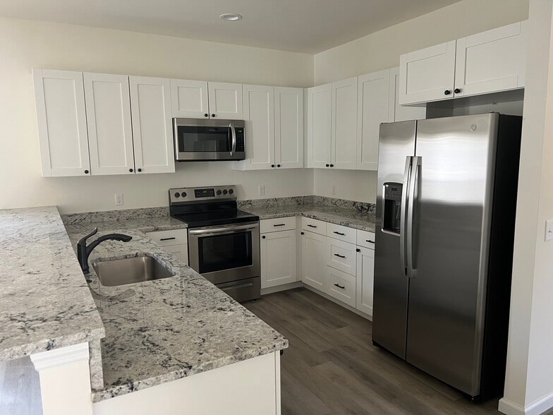 Building Photo - Eagle Crest Villas