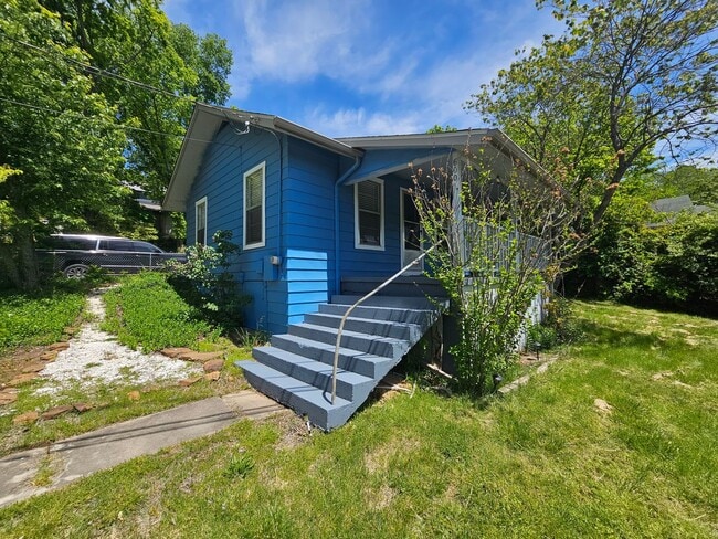 Building Photo - NIce remodeled 2 bedroom home close to dow...