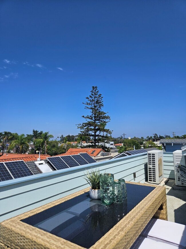 Building Photo - 3 Bedroom Plus Home with Roof Top Deck