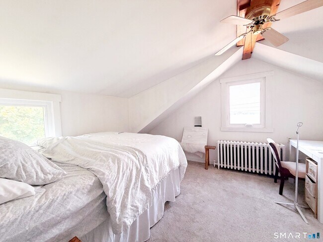 Building Photo - 2 Scofield Pl