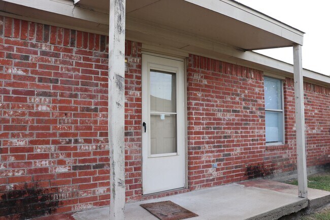 Building Photo - 2800 Edgefield St