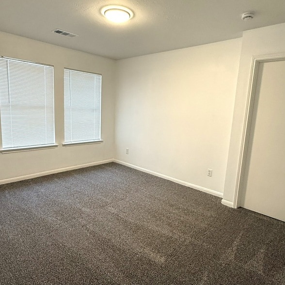 Building Photo - 19851 Laurel Trail Dr