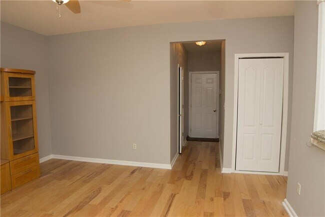 Building Photo - 5025 Baywood Dr