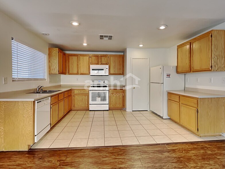 Building Photo - 1139 Black Cherry St