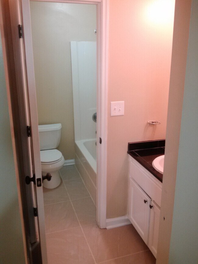 Building Photo - DUPLEX at Summerglen!