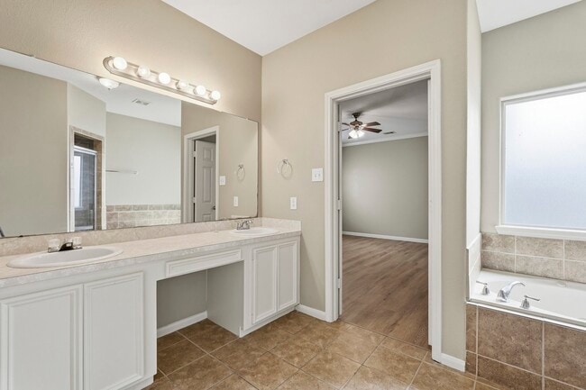 Building Photo - 4434 Mallow St