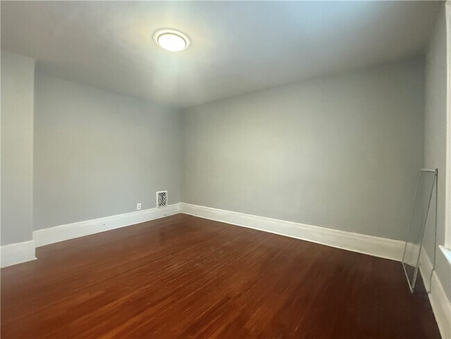 Building Photo - 1042 Monroe Ave