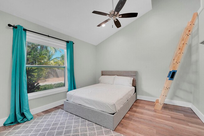 Building Photo - 600 Xanadu Pl