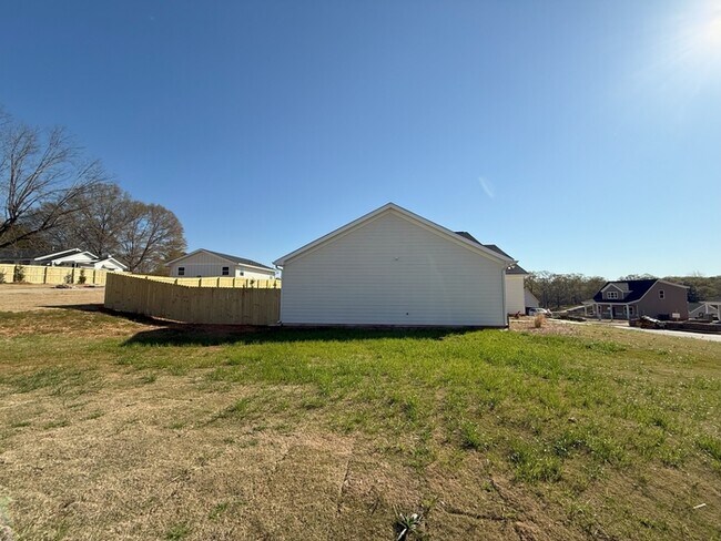 Building Photo - 261 Charlotte Cir