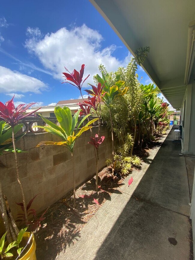 Building Photo - 019WHI