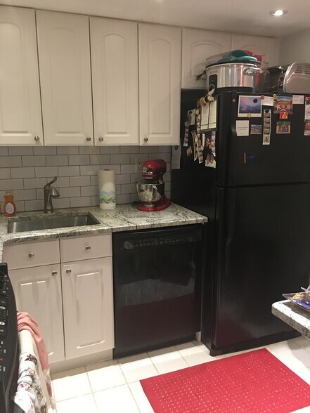 Kitchen - 2001 Hamilton St