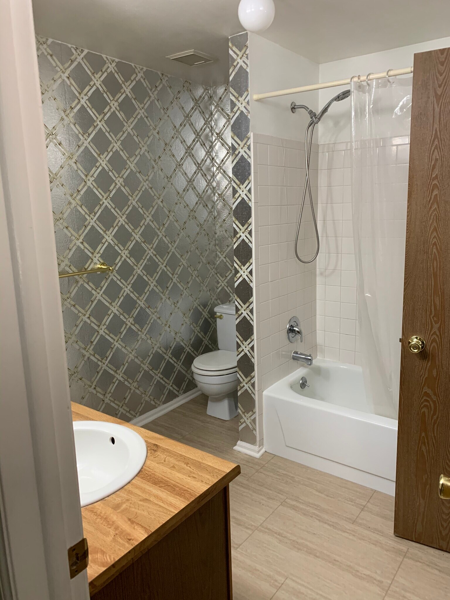 Bath - 5341 76th W Ave