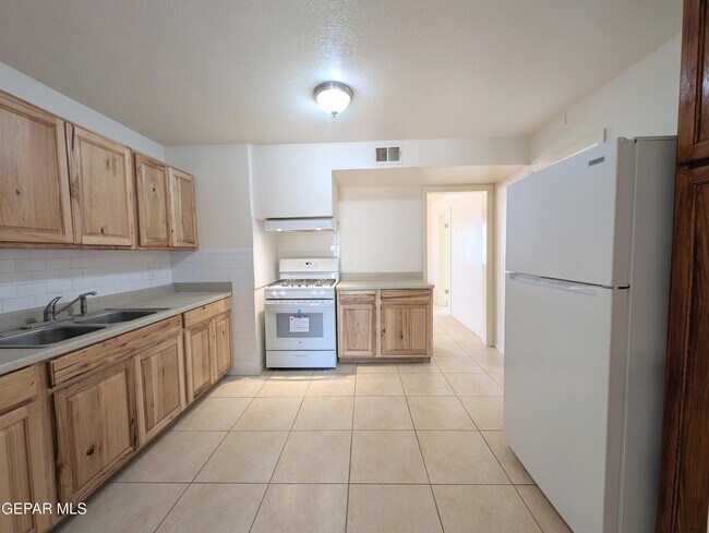 Building Photo - 8921 Mt Olympus Dr