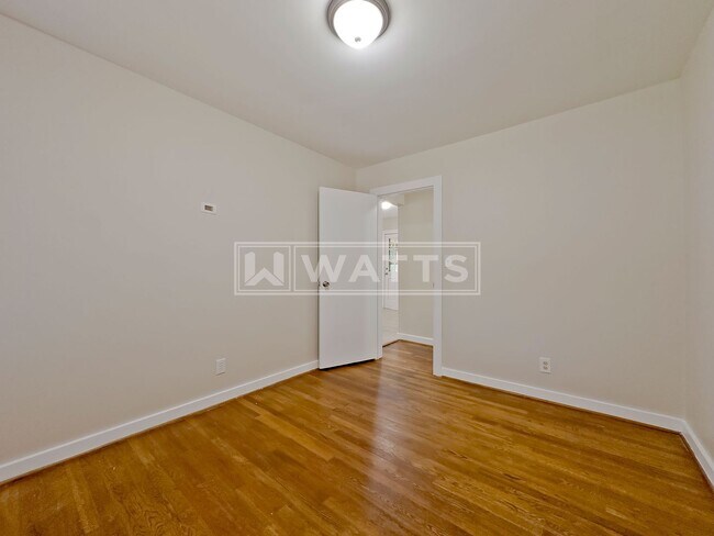 Building Photo - 3-Bedroom, 1-Bath Home in Forestdale