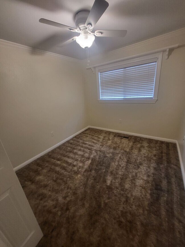 Building Photo - 1551 Rolling Hills Dr