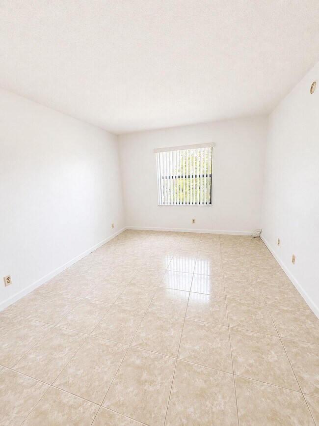 Building Photo - 7178 Golf Colony Ct