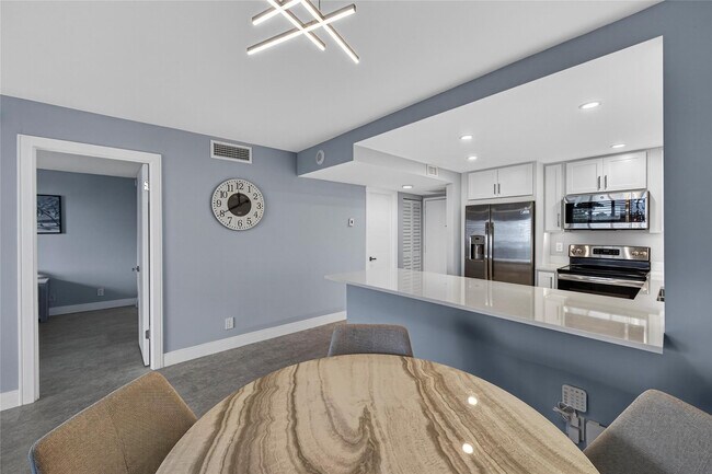 Building Photo - 1800 N Andrews Ave