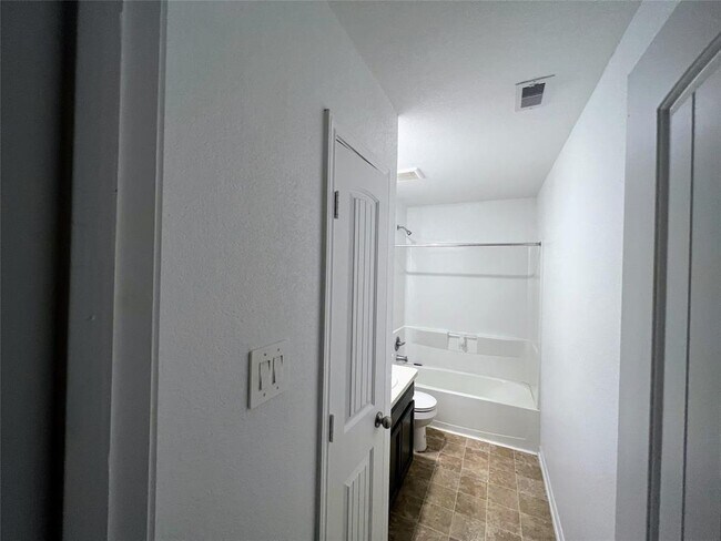 Building Photo - 14633 E Pine Heart Dr