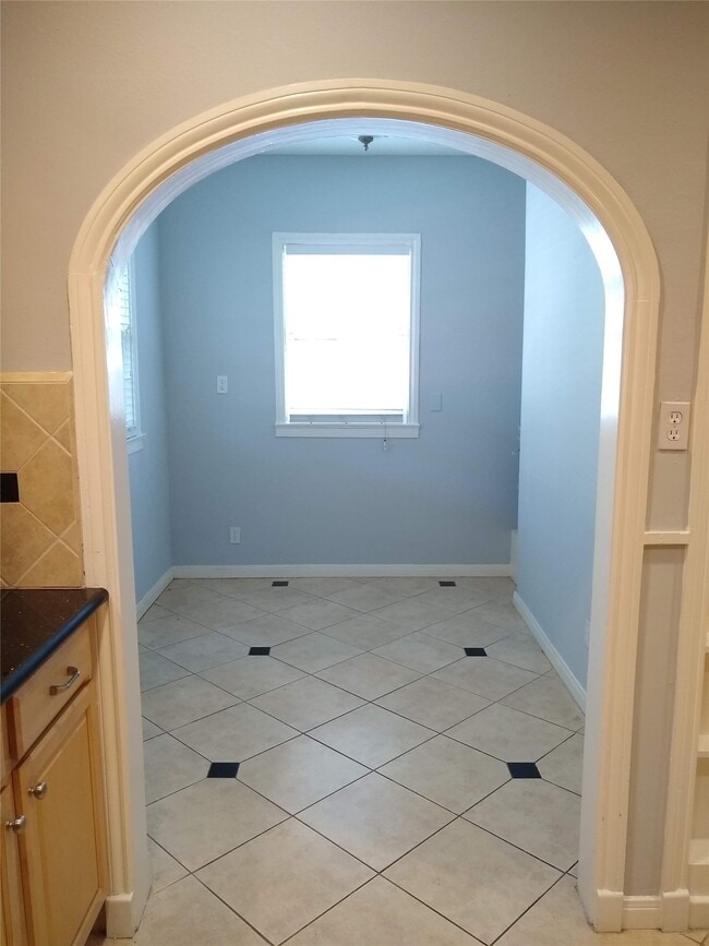 Building Photo - 1722 Haver St