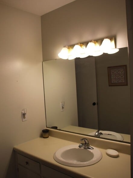 Building Photo - 8626 Surry Cir