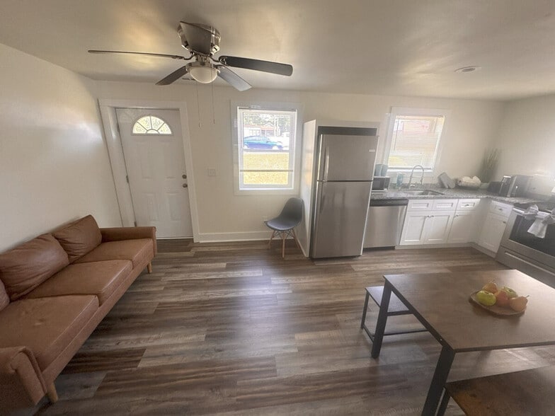 Building Photo - 405 Cedar Lane Rd