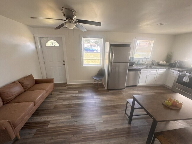 Building Photo - 408 Cedar Lane Rd