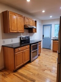 Building Photo - 31 Apricot Rd