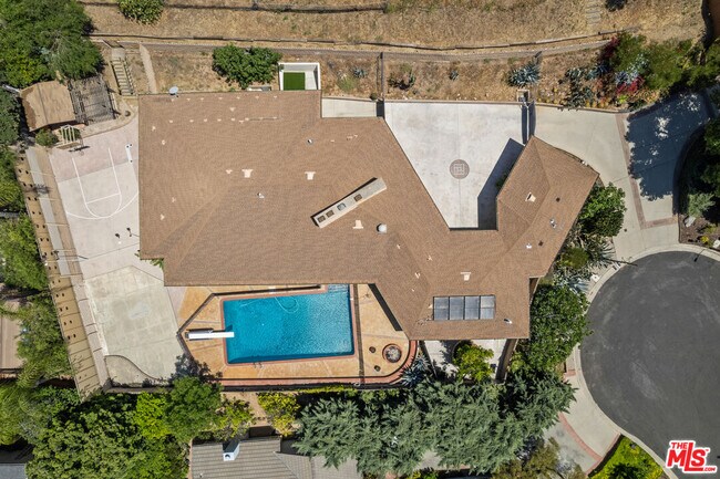 Building Photo - 10421 Beckford Ave