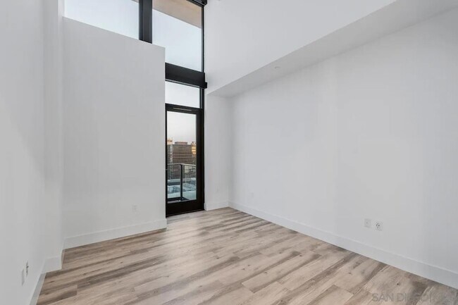 Building Photo - 1440 Columbia St