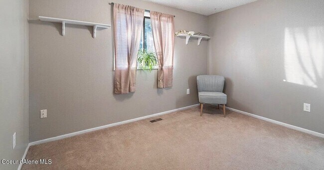 Building Photo - 2028 N Havichur Loop