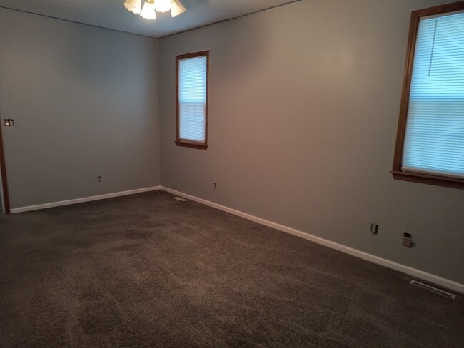 Building Photo - 11 Cottage Pl