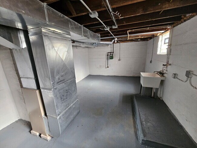 Building Photo - 876 E 149th St